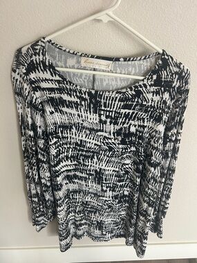 Diane Kennedy Black & White Abstract-Print Long Sleeve Tee